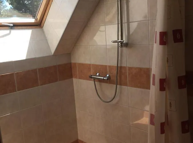 Hableany Etterem, Pizzeria Es Vendeghaz Oda ve Kahvaltı Balatonmáriafürdő